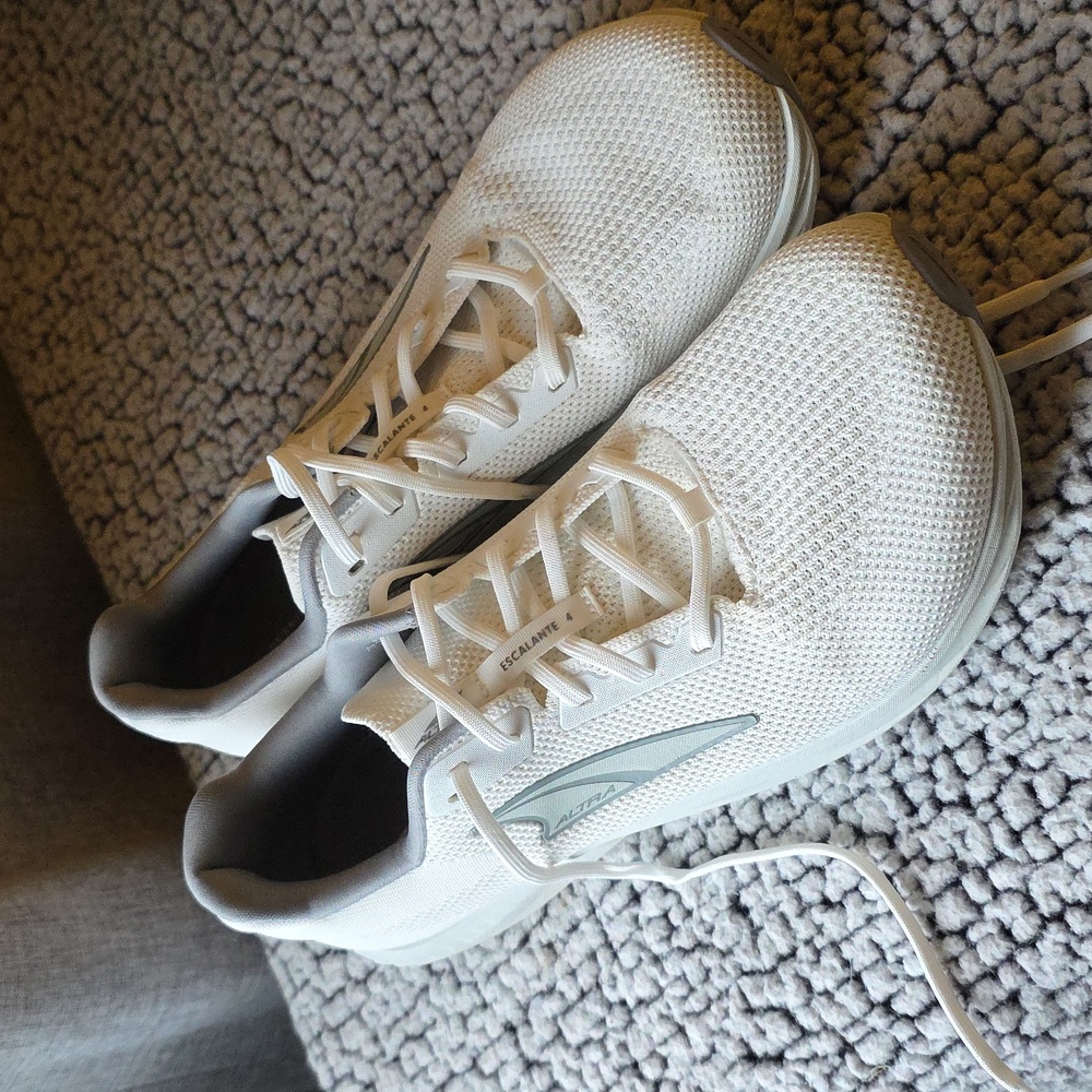 ALTRA ESCALANTE 4 - Womens Athletic Shoes - SIZE 10.5